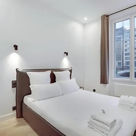 Pick A Flat's In Sur Seine - Avenue Charles De Gaulle *