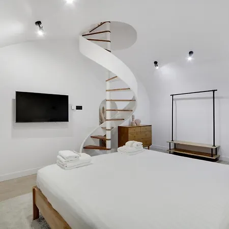 Pick A Flat's In Sur Seine - Avenue Charles De Gaulle